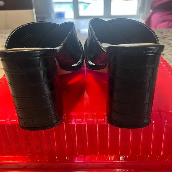 Nine West Black croc sandals - Picture 5 of 7